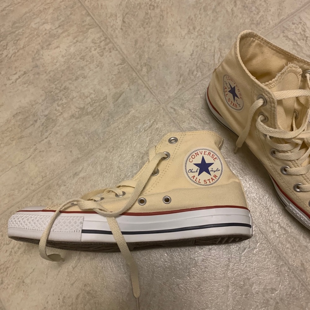 Cream chuck taylor converse high tops